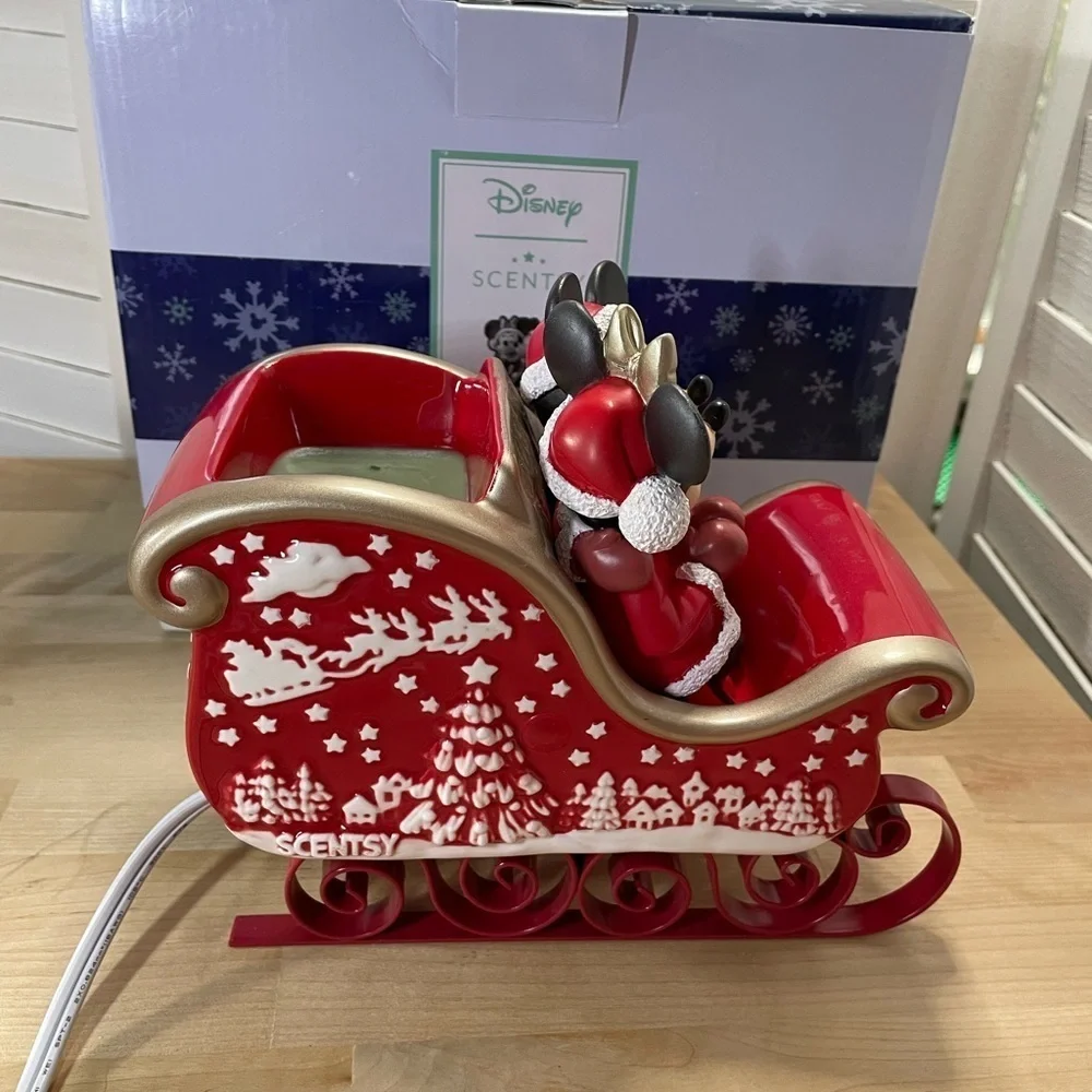 Scentsy Disney Holiday Mickey & Minnie Sleigh Warmer